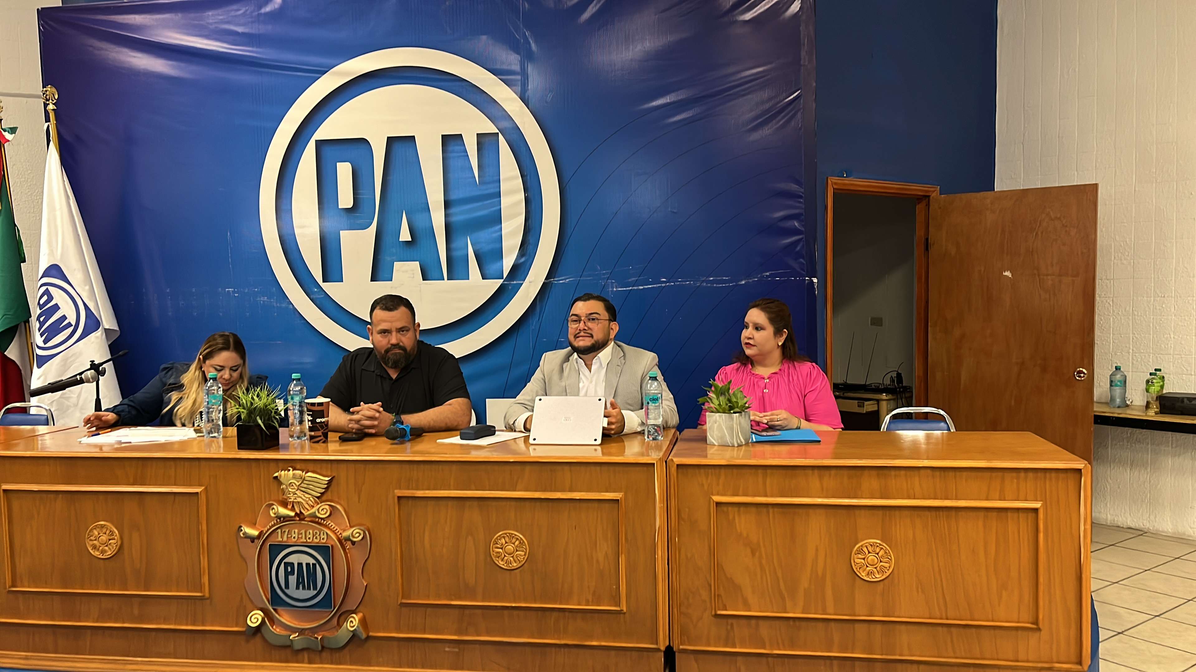 Se registra Ulises Pacheco como aspirante a la dirigencia local del PAN
