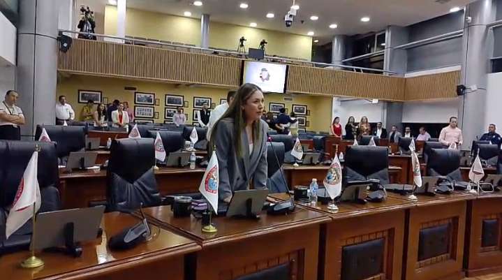Reconocen diputados gestión de la presidenta saliente del Congreso