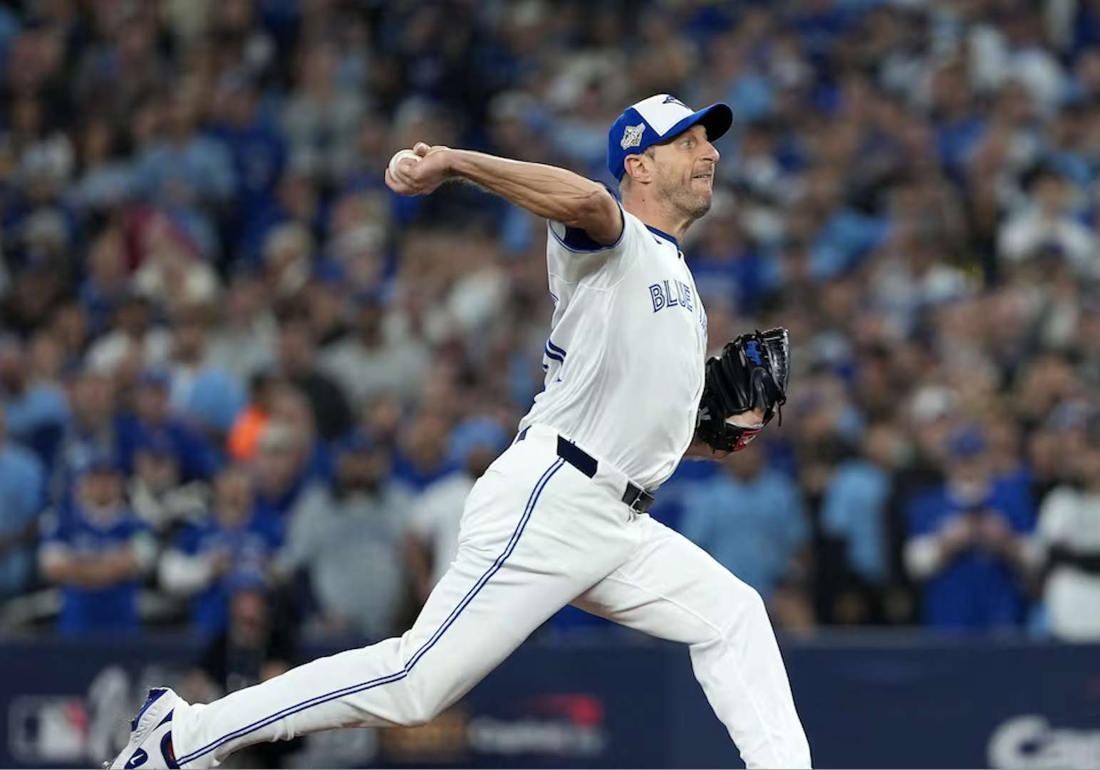 Aventajan Blue Jays 3-1 a Dodgers en el último juego 