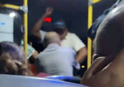 Se pelean chofer y pasajeros en camión de la ruta Tarahumara 