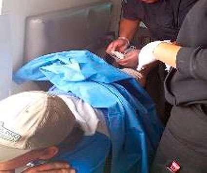 Se quema glúteos piernas y mano al explotarle un teléfono celular