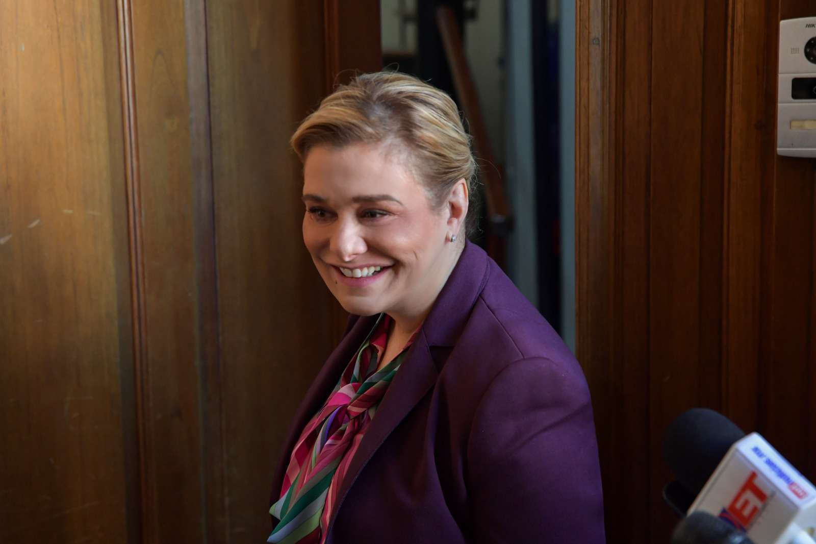 Es una falta de respeto del alcalde: Maru por lona dirigida a Bonilla en desfile