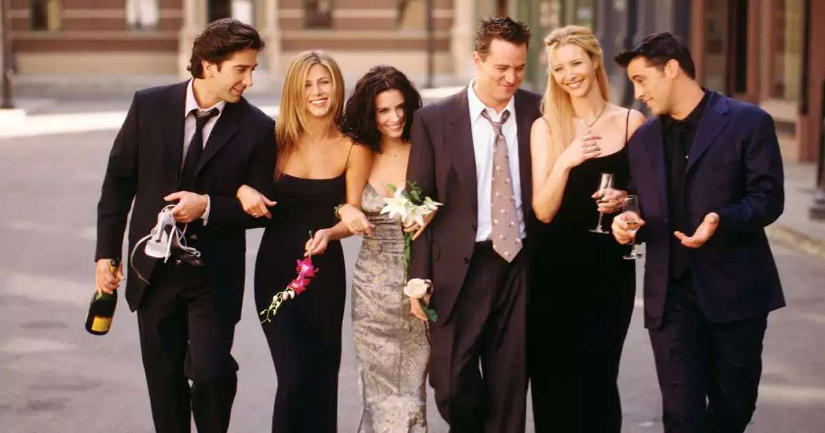 Rinden homenaje a Matthew Perry a dos años de su muerte