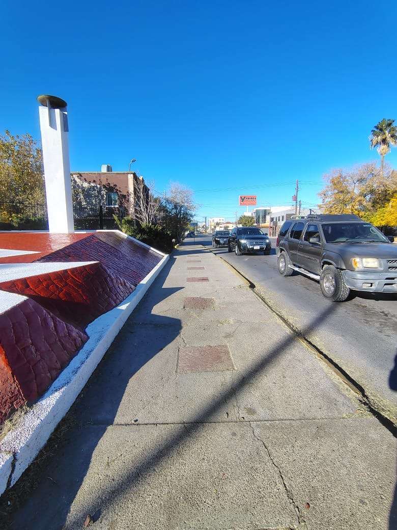 Atienden camellón y áreas verdes de avenida 16 de Septiembre
