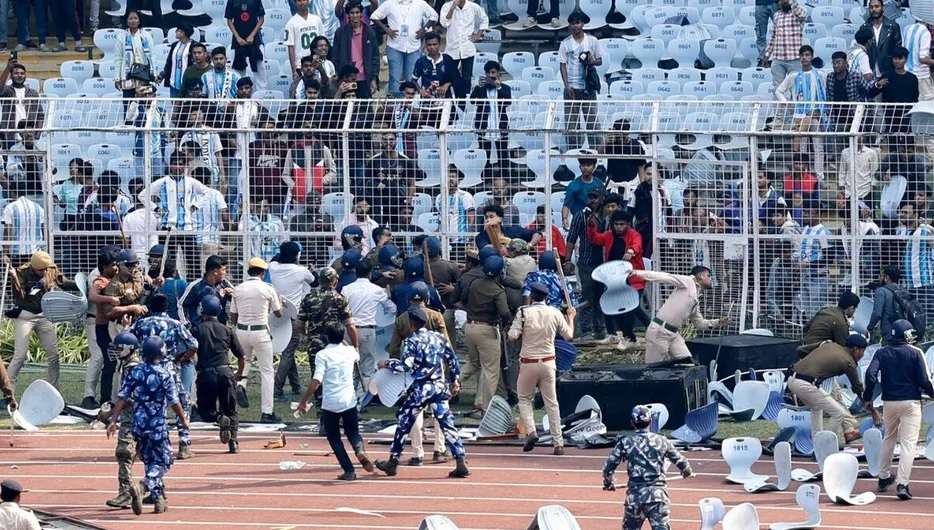 Vandalizan aficionados estadio tras visita de Messi 