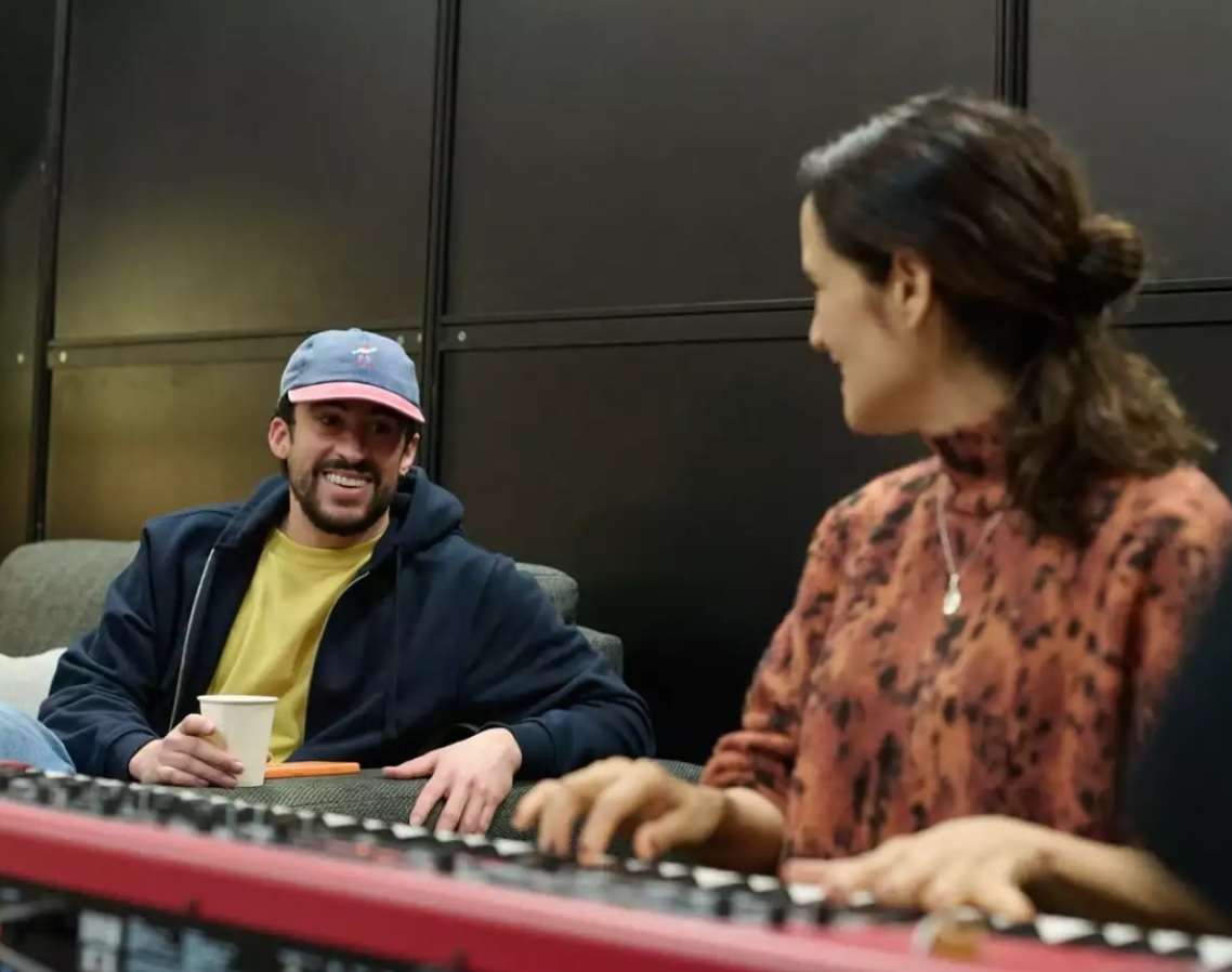 Comparte escenario Bad Bunny con Julieta Venegas 