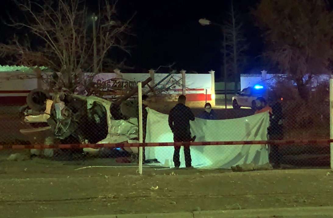 Mueren 2 al volcar vehículo en Ojinaga