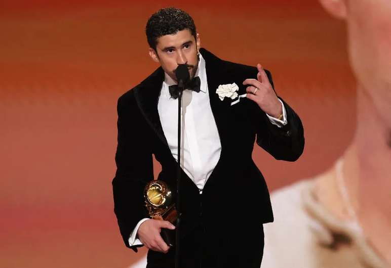 Arremete Bad Bunny contra ICE en los premios Grammy