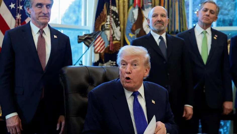 Insiste Trump que México dejará de enviar petróleo a Cuba 
