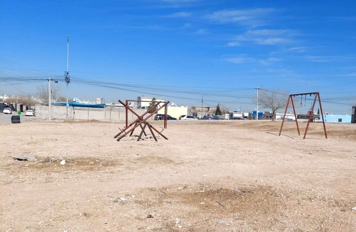 Limpian y dan mantenimiento a parques de Villas de Alcalá