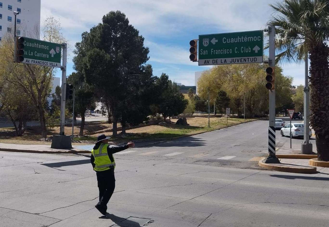 Causa conductor sin seguro retraso en reparación de semáforo en Perijuv