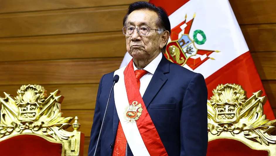 Eligen a José María Balcázar como presidente de Perú