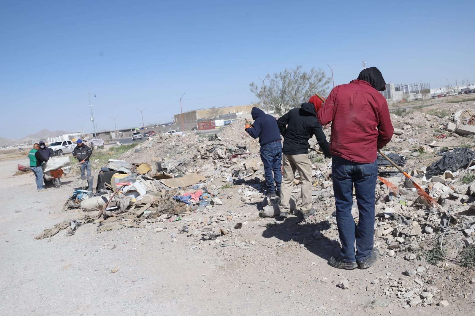 Retiran 565 llantas y alrededor de 22 toneladas de desechos en Villa Residencial Del Real