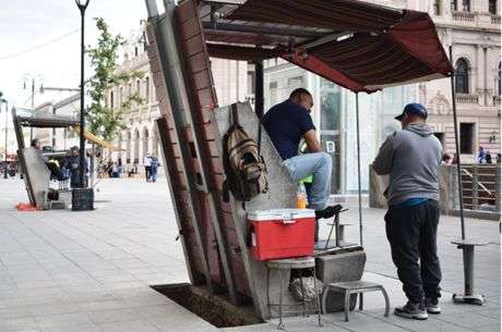 Acechan prestamistas colombianos a adultos mayores en el Centro 