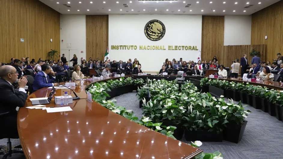 Avanzan 100 aspirantes a consejeros del INE; pasan a fase de entrevistas