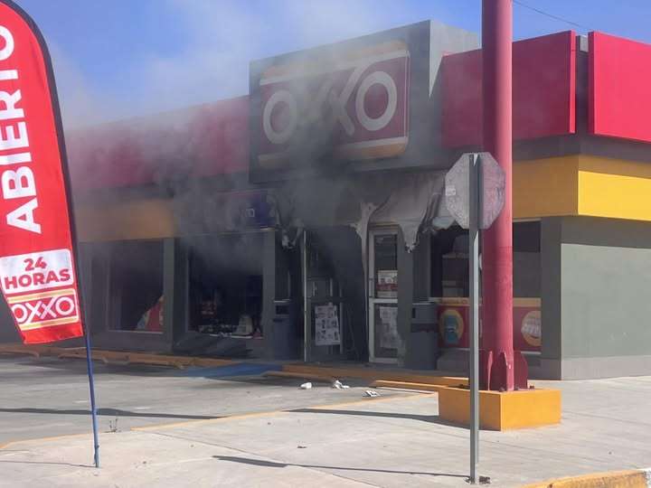 Fueron 2 encapuchados los que incendiaron Oxxo en Aldama
