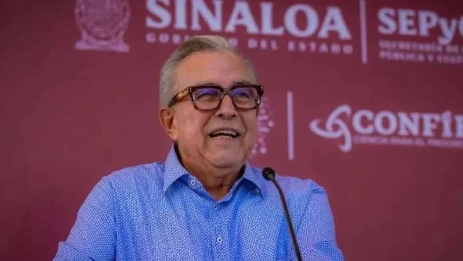 Reaparece Rubén Rocha en Navolato; descarta separarse del cargo