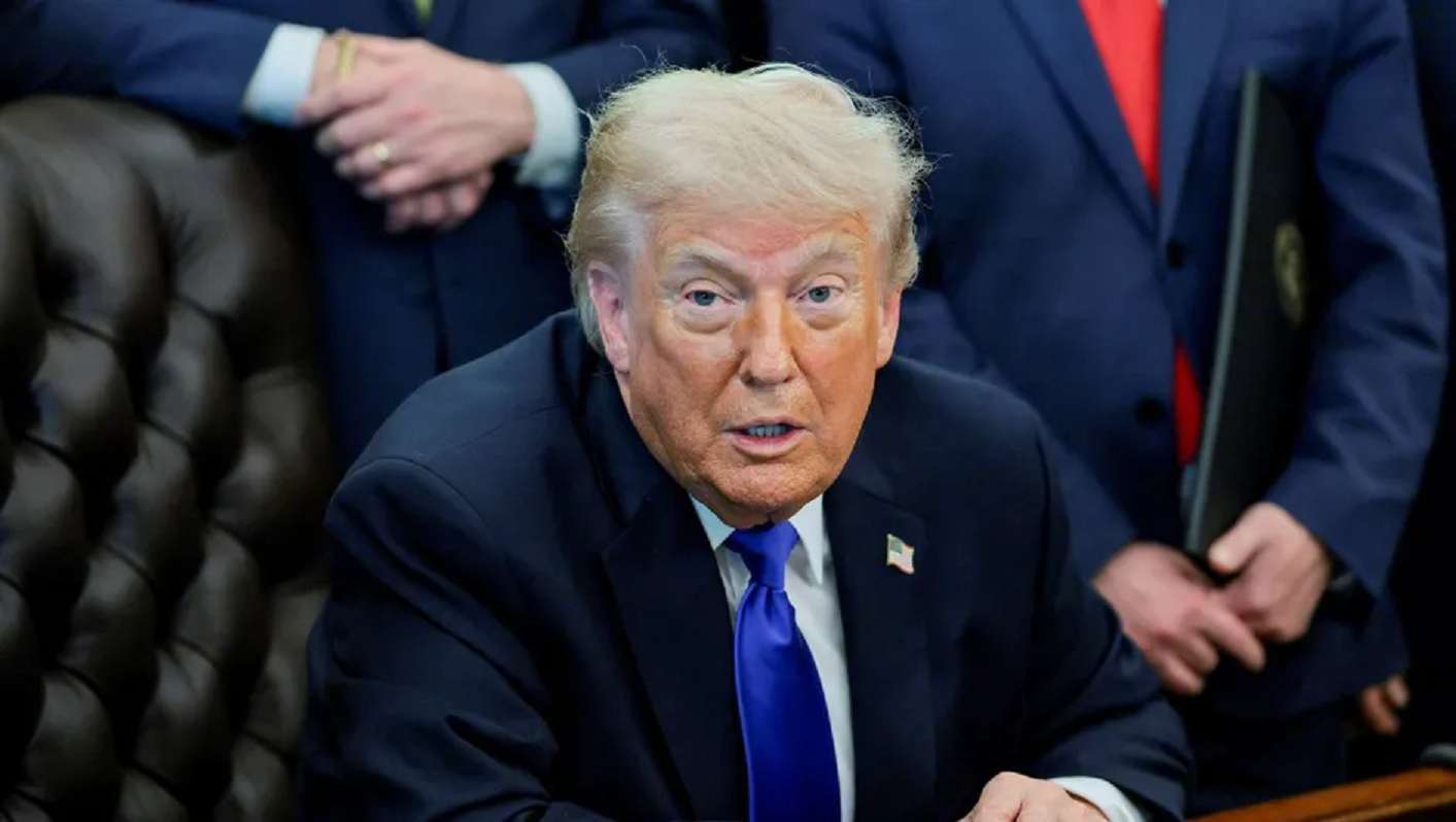 Suspende Trump operativo para escoltar buques en estrecho de Ormuz