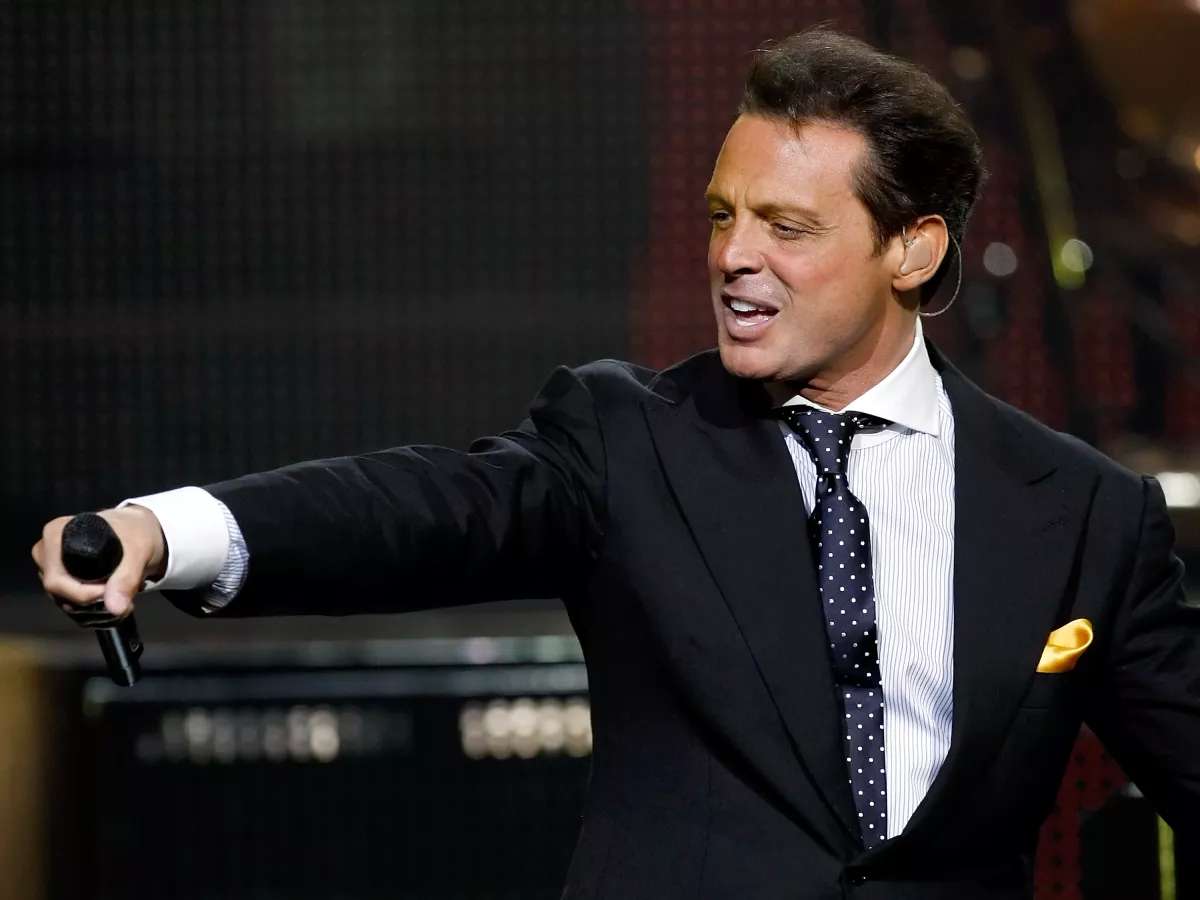 Desmienten hospitalización de Luis Miguel