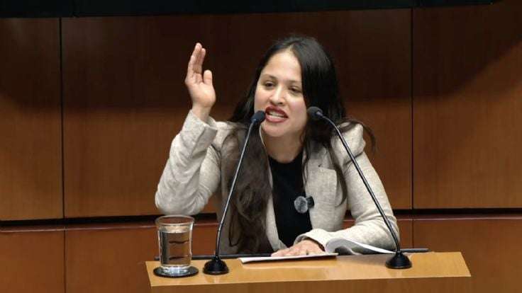 Quien da la espalda da las nalgas: Beatriz Navarro en el Senado
