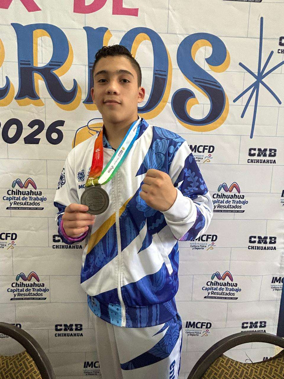 Salvador el Puma Limas, del gimnasio Cristian Bejarano, en la deportiva José Pistolas Meneses
