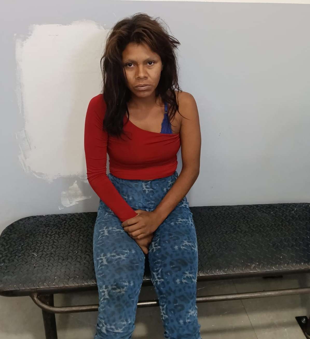 Buscan a familiares de mujer localizada en Villa Colonial