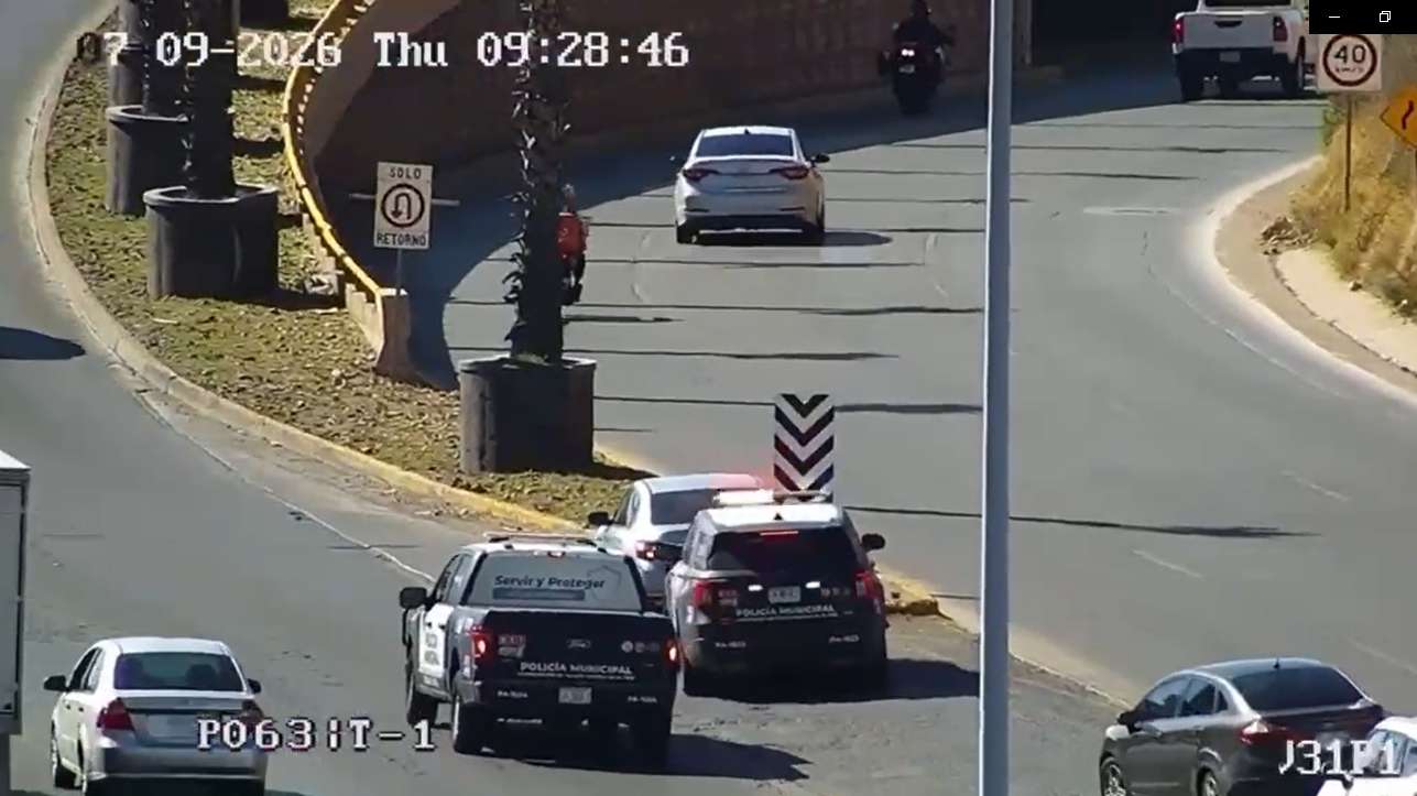 Recuperan vehículo con reporte de robo; detienen al conductor
