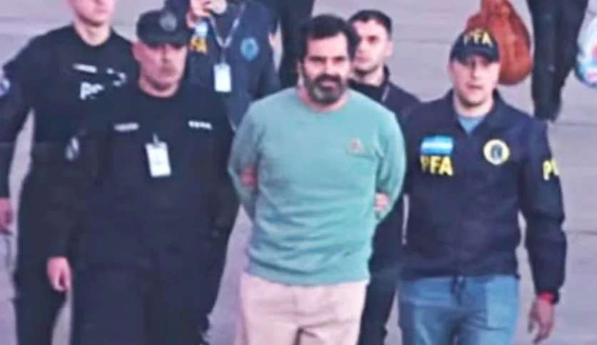 Trasladan desde Argentina al contralmirante Fernando Farías Laguna