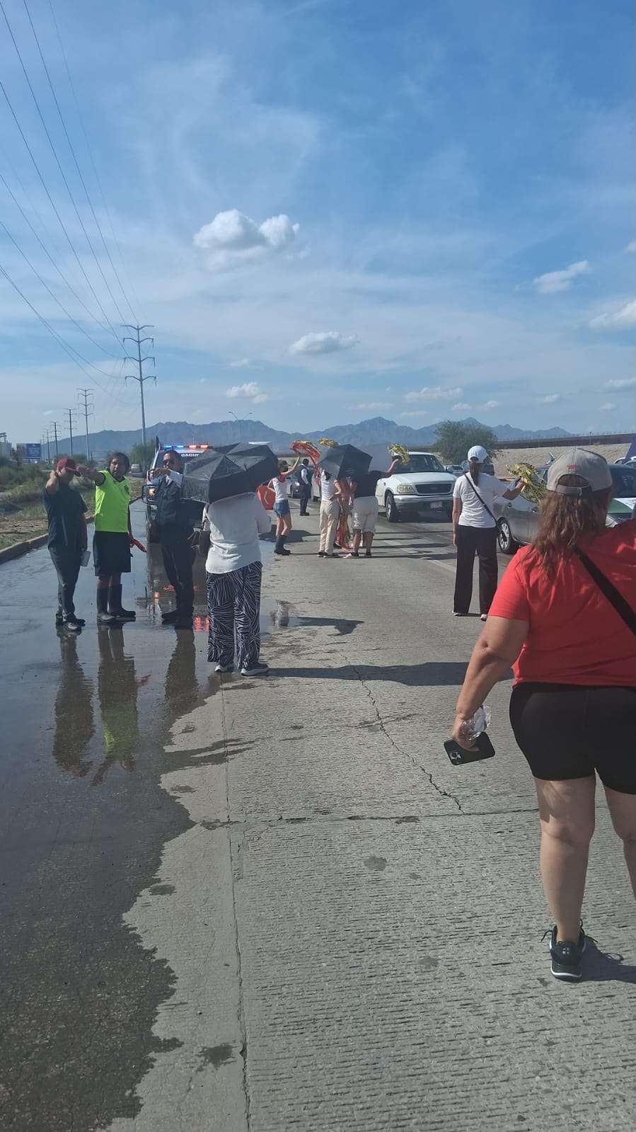 Protestan vecinos de Hábitat del Río por brotes de aguas negras