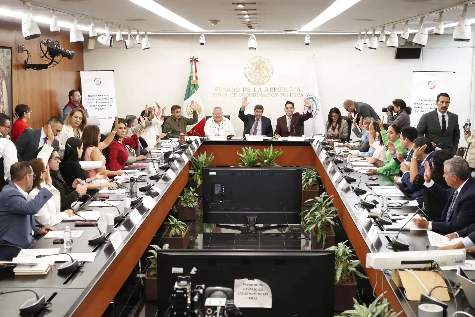 Aprueban propuesta de ley anti memes y la envían al Pleno del Senado