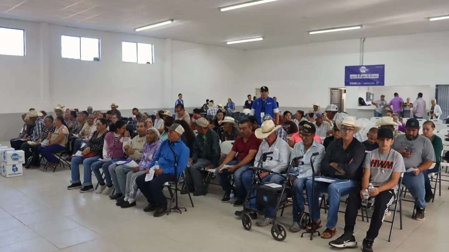 Llevan apoyos económicos y alimentarios a Ciénaga de Ortiz