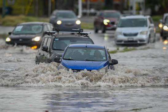 Cierran seis cruces por inundaciones