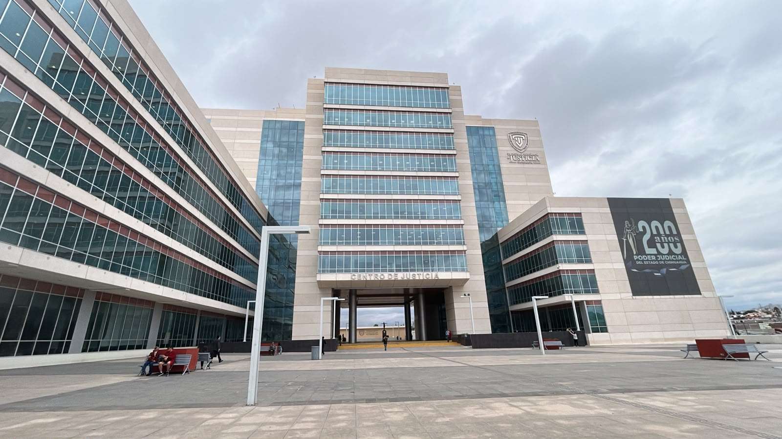 Señala defensa de agentes irregularidades en necropsia de reo 