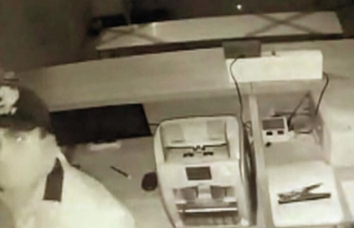 Ladrón muere tras cortarse el cuello accidentalmente en asalto a banco