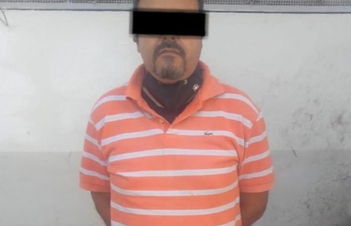 Descubre joven de 14 que su padrastro la graba al bañarse